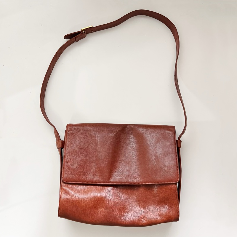 LOEWE 羅威 棕色牛皮肩背包-0