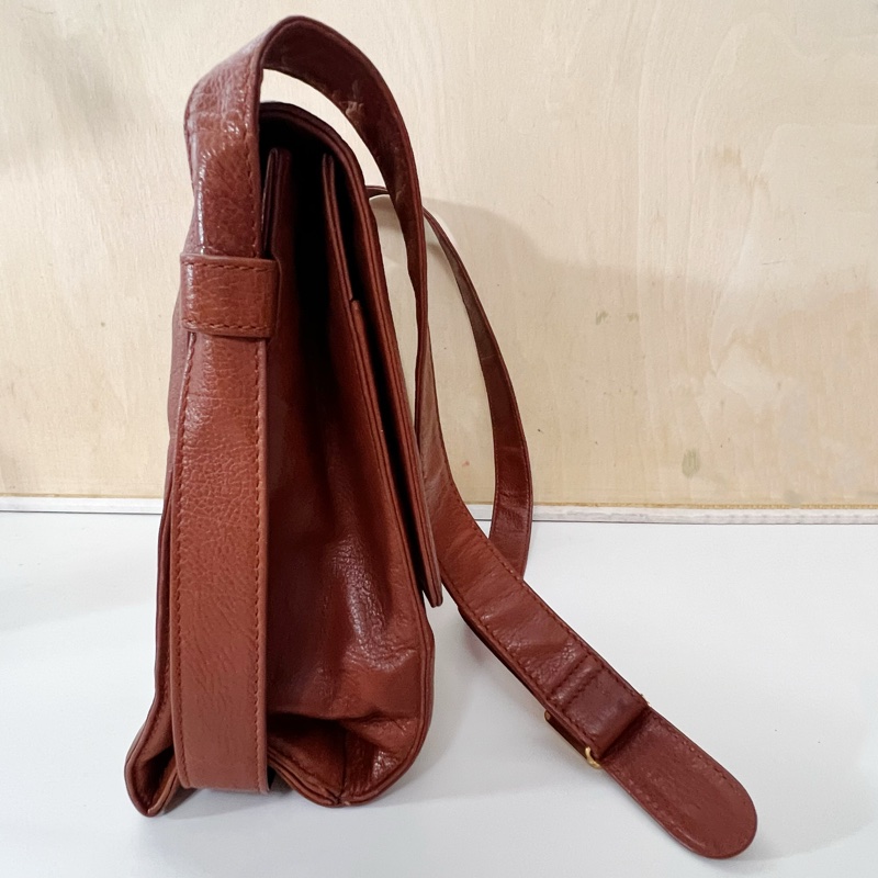 LOEWE 羅威 棕色牛皮肩背包-2