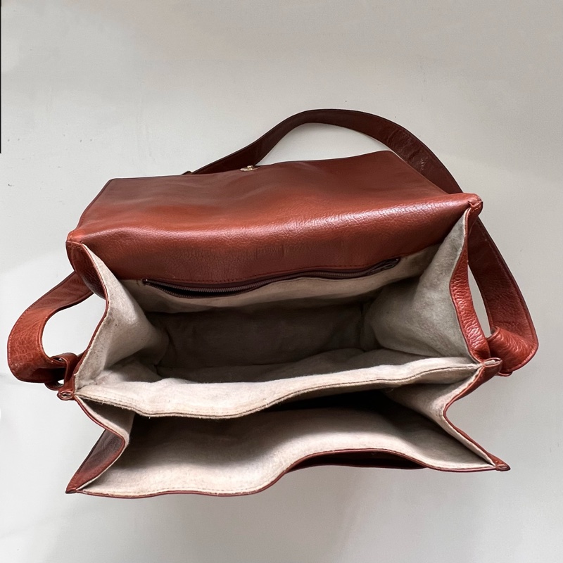 LOEWE 羅威 棕色牛皮肩背包-4