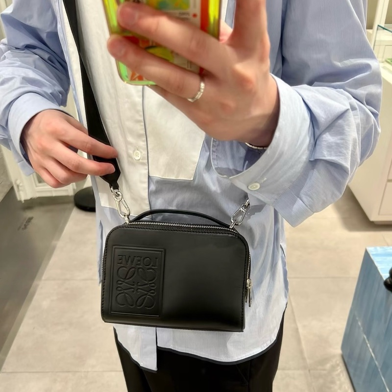 莉亞精品♡ Loewe 相機包 黑 二手-1