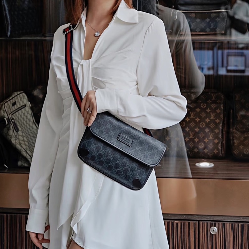 莉亞精品♡ Gucci 598113 黑老花胸包 二手-1