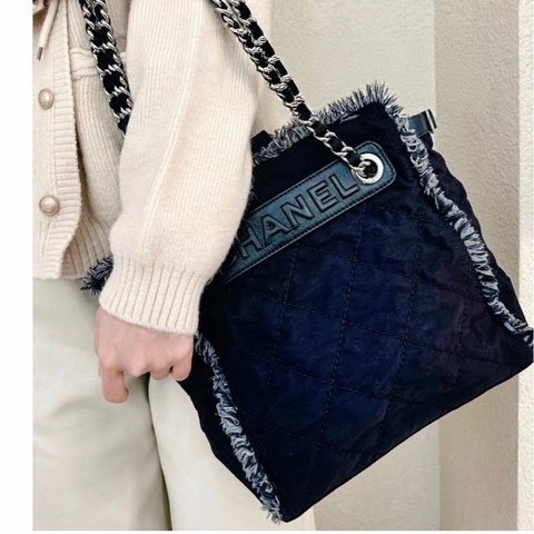 ✨Chanel 黑銀降落傘沙灘包 小號 浮雕logo 98新🖤