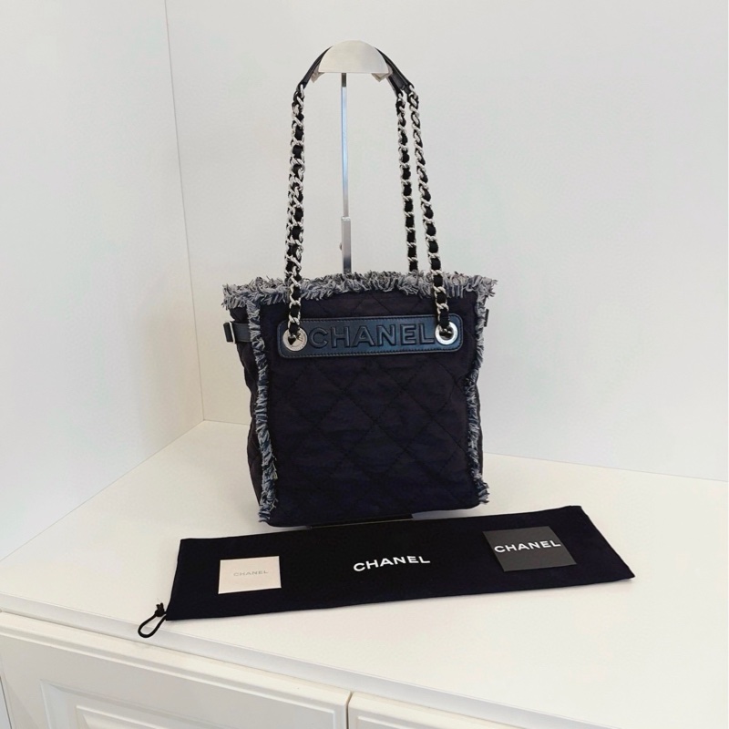 ✨Chanel 黑銀降落傘沙灘包 小號 浮雕logo 98新🖤-1