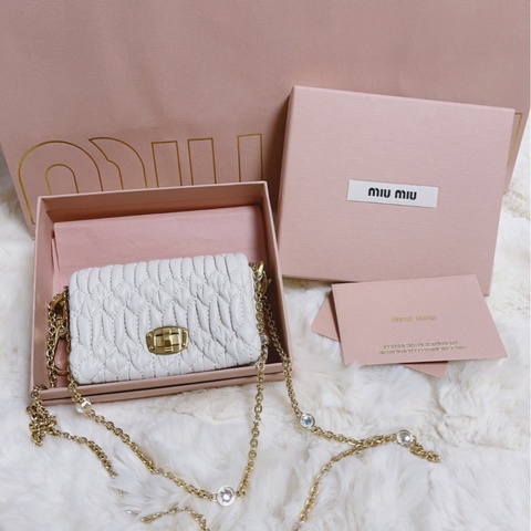 【全新 ✨ 全網最甜價！】Miu Miu 包是鏈條包 Woc 接近全新 Full Set（下單前先詢問庫存❗️）