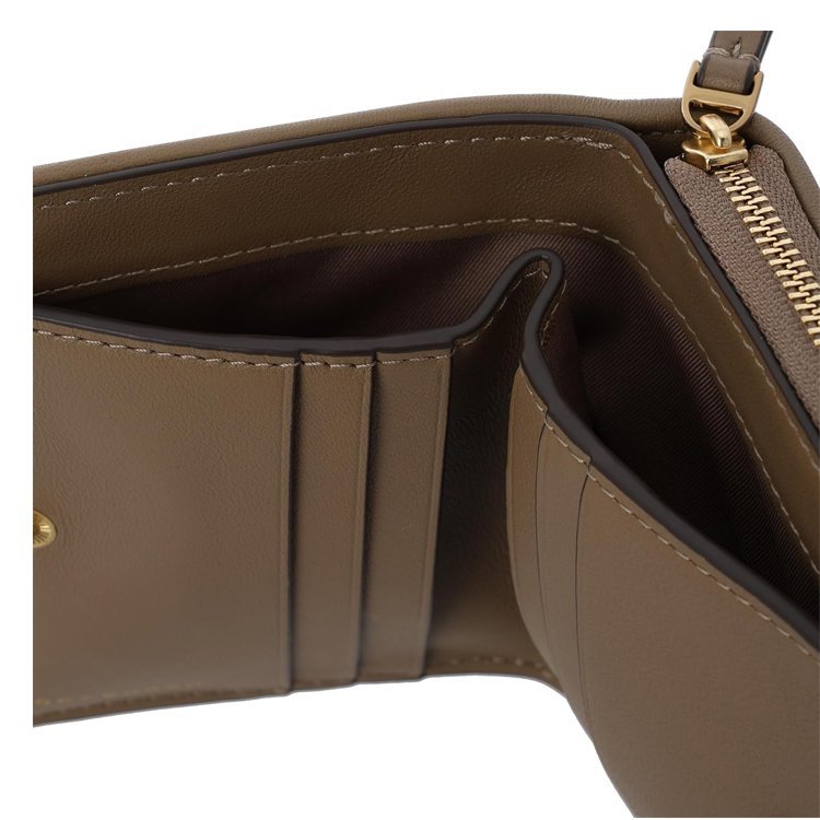 【TORY BURCH】質感皮革短夾-沙褐色-4