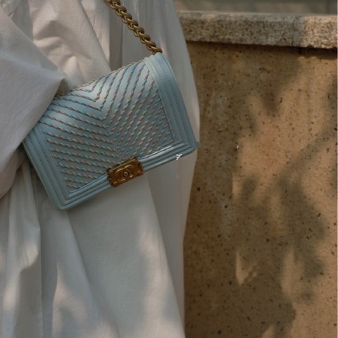 【99新 ✨ 全網最低價！】Chanel Leboy  部分原膜在 Tiffany藍 馬卡龍色中號️