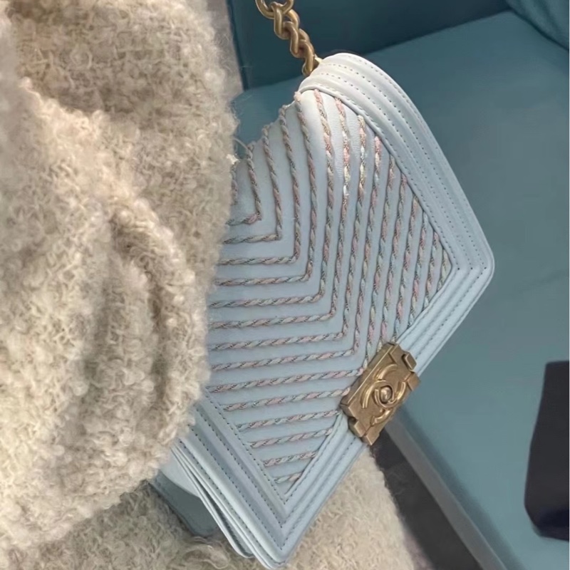 【99新 ✨ 全網最低價!】Chanel Leboy 部分原膜在 Tiffany藍 馬卡龍色中號️-1