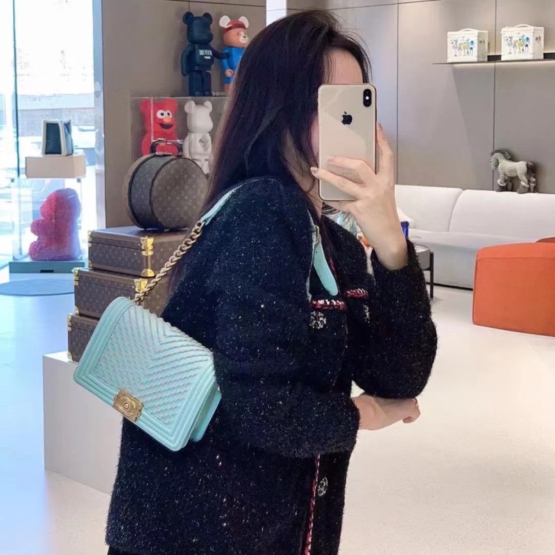 【99新 ✨ 全網最低價!】Chanel Leboy 部分原膜在 Tiffany藍 馬卡龍色中號️-2