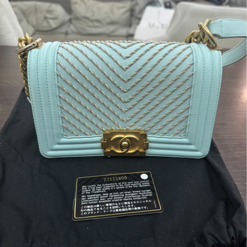 【99新 ✨ 全網最低價!】Chanel Leboy 部分原膜在 Tiffany藍 馬卡龍色中號️-5