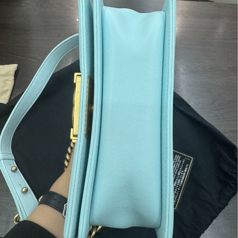 【99新 ✨ 全網最低價!】Chanel Leboy 部分原膜在 Tiffany藍 馬卡龍色中號️-7