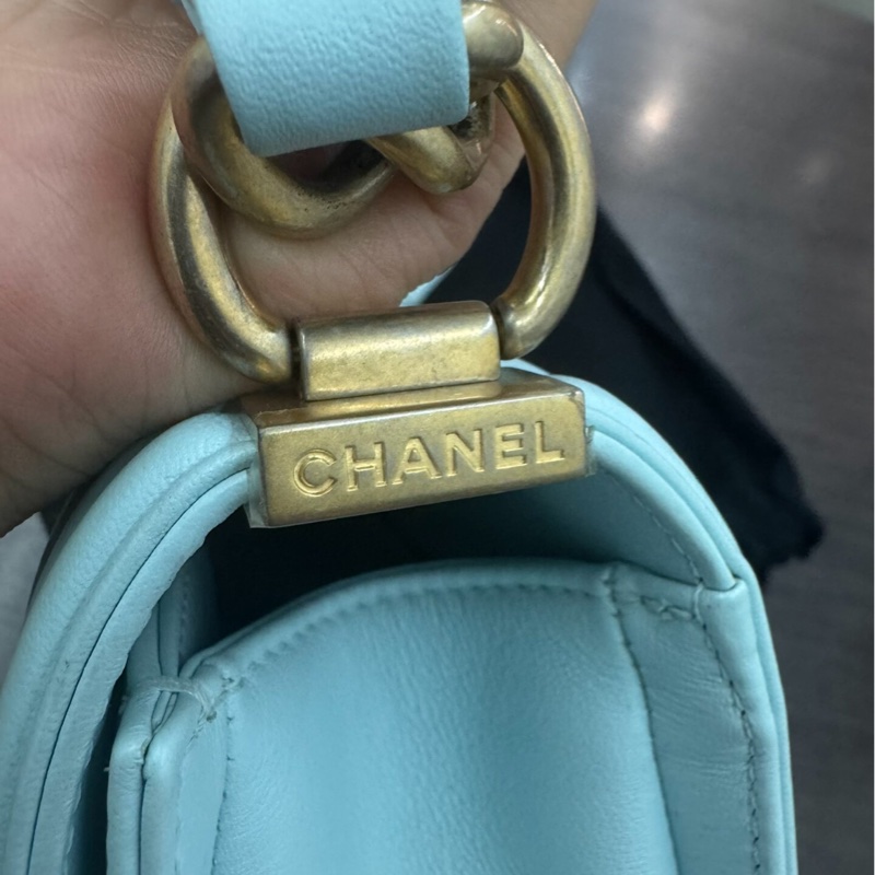 【99新 ✨ 全網最低價!】Chanel Leboy 部分原膜在 Tiffany藍 馬卡龍色中號️-8