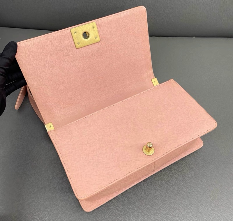 【96新 ✨ 全網最低價!】❤Chanel Leboy 荔枝皮 淡粉色金扣 中號️-8