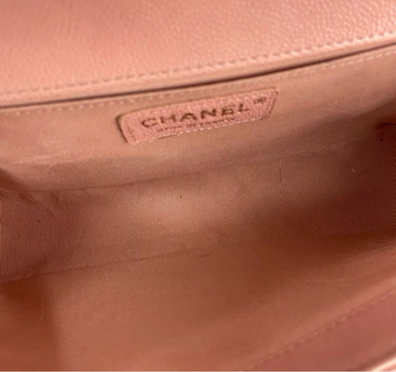 【96新 ✨ 全網最低價!】❤Chanel Leboy 荔枝皮 淡粉色金扣 中號️-9