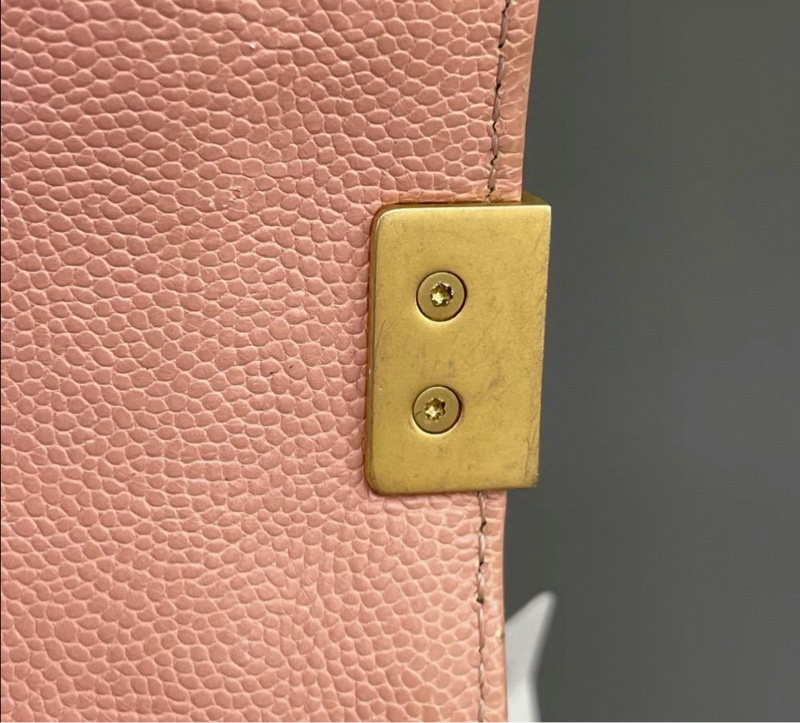 【96新 ✨ 全網最低價!】❤Chanel Leboy 荔枝皮 淡粉色金扣 中號️-12