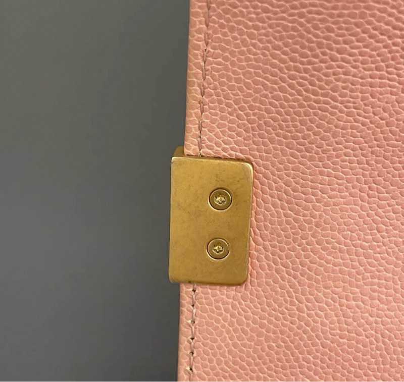 【96新 ✨ 全網最低價!】❤Chanel Leboy 荔枝皮 淡粉色金扣 中號️-13