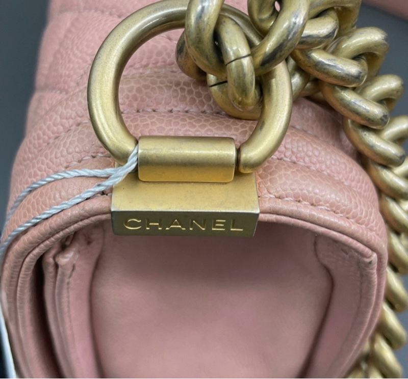 【96新 ✨ 全網最低價!】❤Chanel Leboy 荔枝皮 淡粉色金扣 中號️-17