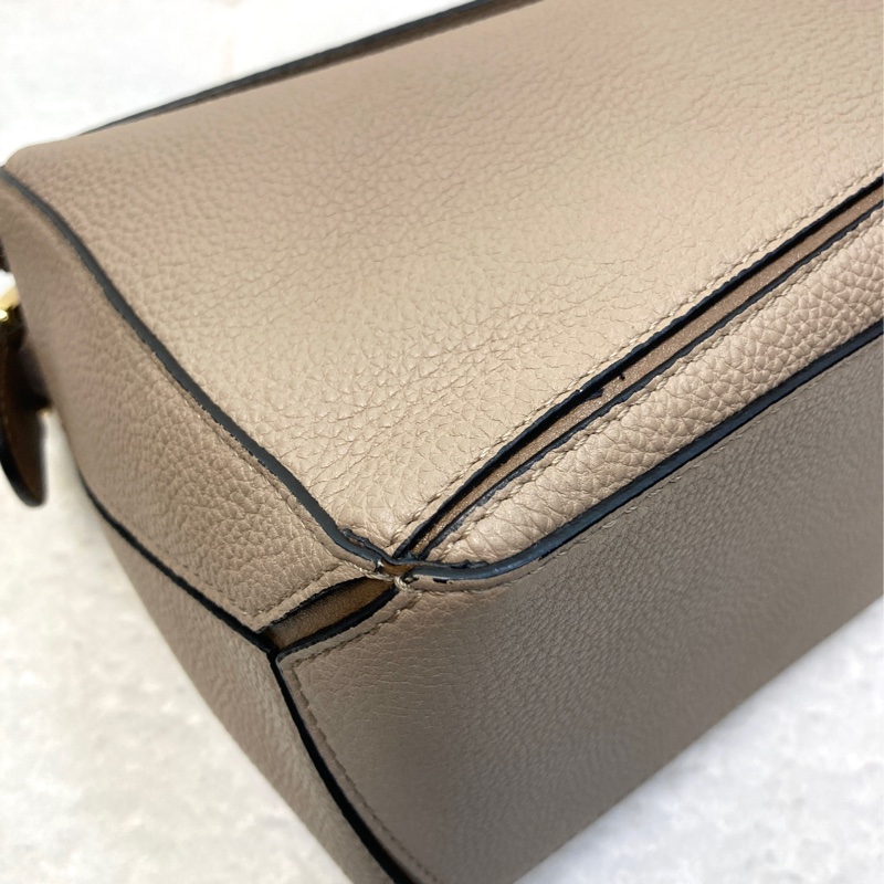 絕版羅意威幾何包LOEWE沙色拼棕牛皮Puzzle小號手提側背包-14