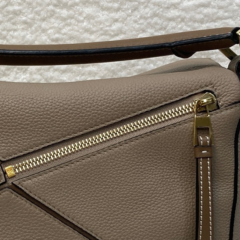 絕版羅意威幾何包LOEWE沙色拼棕牛皮Puzzle小號手提側背包-19