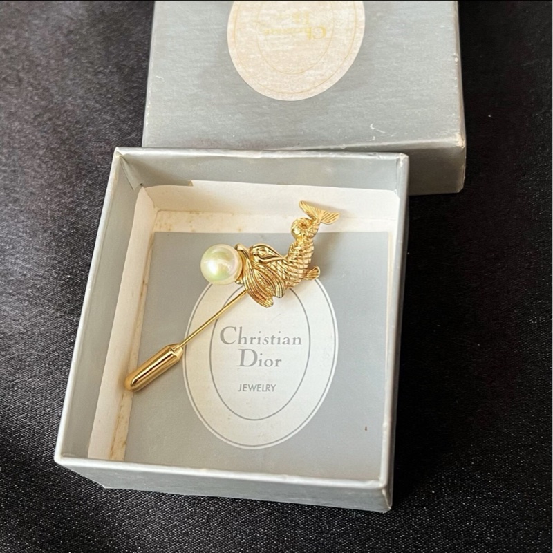 【全新✨ 全網最低價！】Dior 金色 珍珠胸針 （下單前先詢問庫存❗️）-0