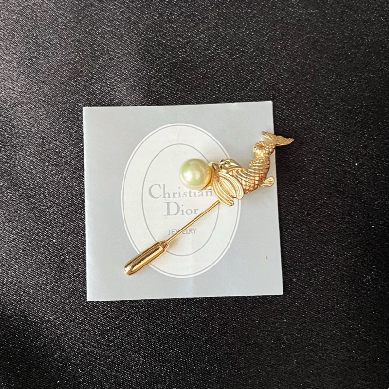 【全新✨ 全網最低價！】Dior 金色 珍珠胸針 （下單前先詢問庫存❗️）-2