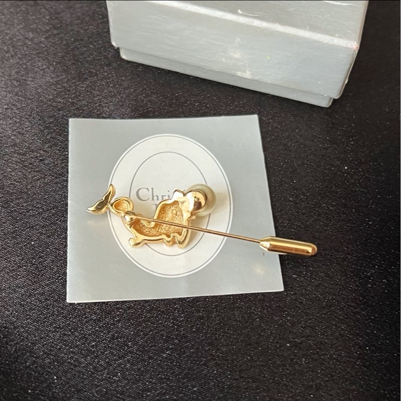 【全新✨ 全網最低價！】Dior 金色 珍珠胸針 （下單前先詢問庫存❗️）-4