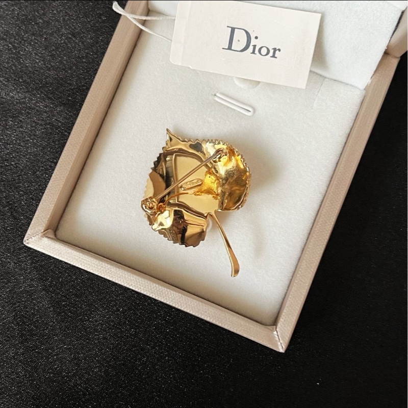 【全新✨ 全網最低價！】Dior 金色 銀杏葉 珍珠胸針 特別款 （下單前先詢問庫存❗️）-2