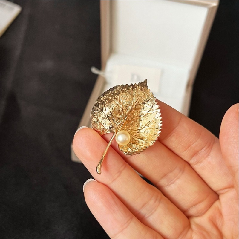 【全新✨ 全網最低價！】Dior 金色 銀杏葉 珍珠胸針 特別款 （下單前先詢問庫存❗️）-3