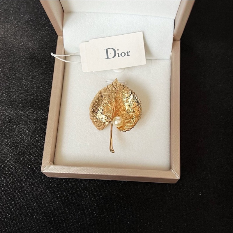 【全新✨ 全網最低價！】Dior 金色 銀杏葉 珍珠胸針 特別款 （下單前先詢問庫存❗️）-5