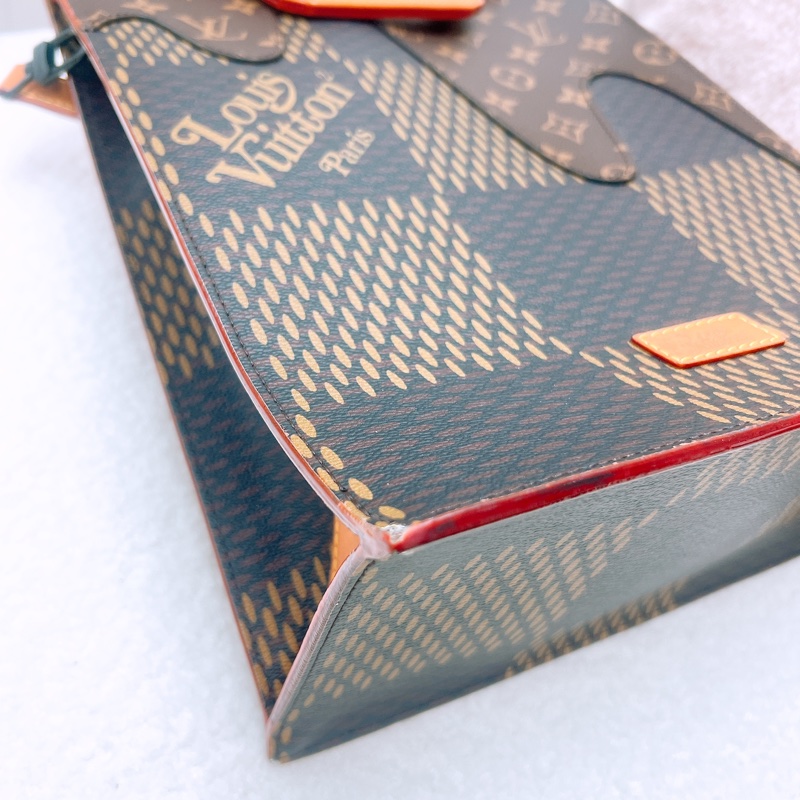 Lv x nigo 手提托特包/風琴包-1