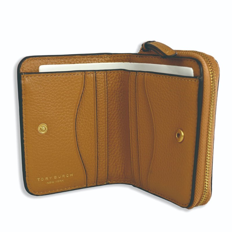【TORY BURCH】牛皮皮革浮雕logo拉鍊短夾-駝-1