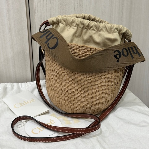 Chloé Woody 織帶草編水桶包
