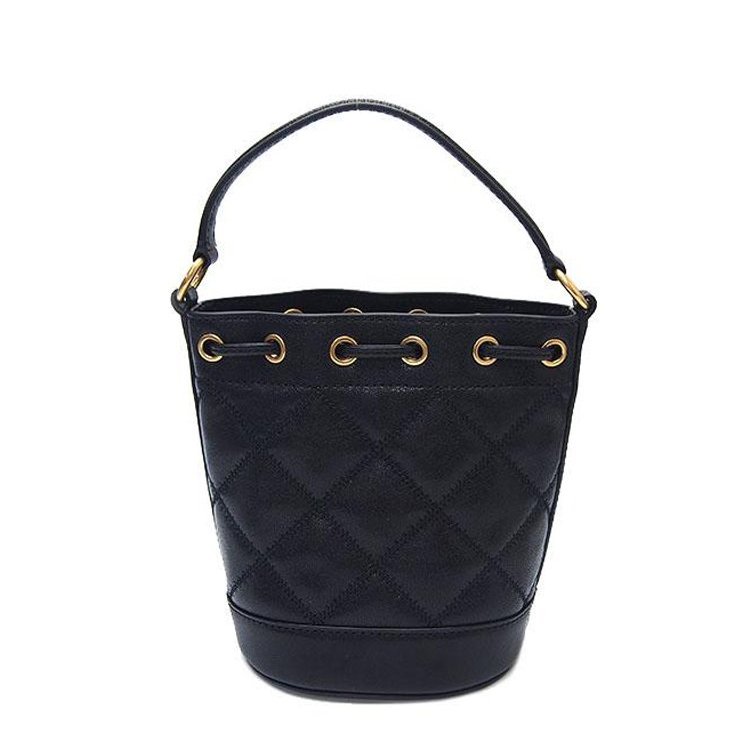 【TORY BURCH】高質感菱格紋圓標LOGO水桶兩用包-黑-3