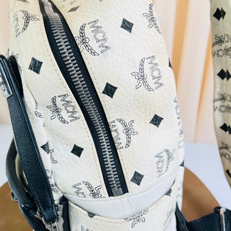 MCM 白色老花拼皮雙肩包 容量大-11