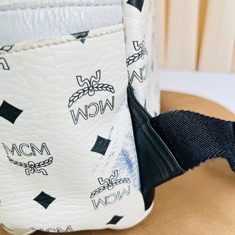 MCM 白色老花拼皮雙肩包 容量大-17