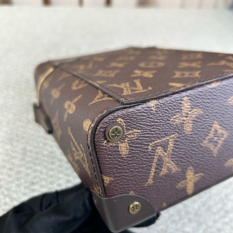 路易威登LV秀款盒子包soft trunk新款限量 有肩帶 可斜挎可單肩可手提 老花獨特設計加上綠色手柄 男女通用 芯片款-12