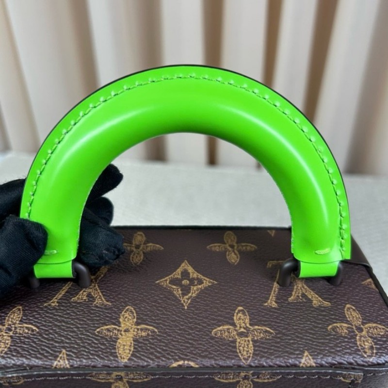 路易威登LV秀款盒子包soft trunk新款限量 有肩帶 可斜挎可單肩可手提 老花獨特設計加上綠色手柄 男女通用 芯片款-19