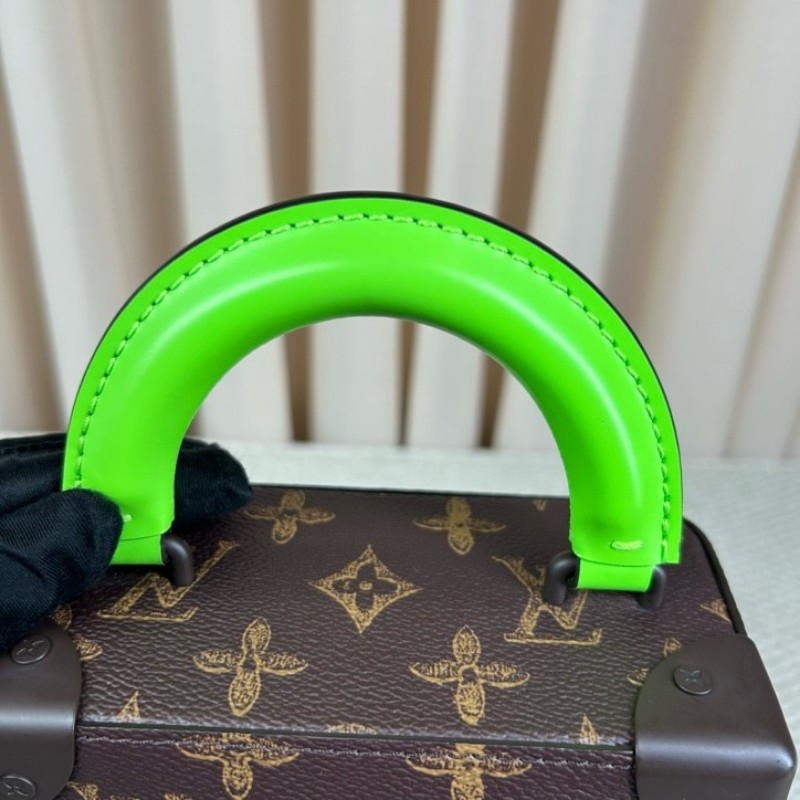路易威登LV秀款盒子包soft trunk新款限量 有肩帶 可斜挎可單肩可手提 老花獨特設計加上綠色手柄 男女通用 芯片款-21