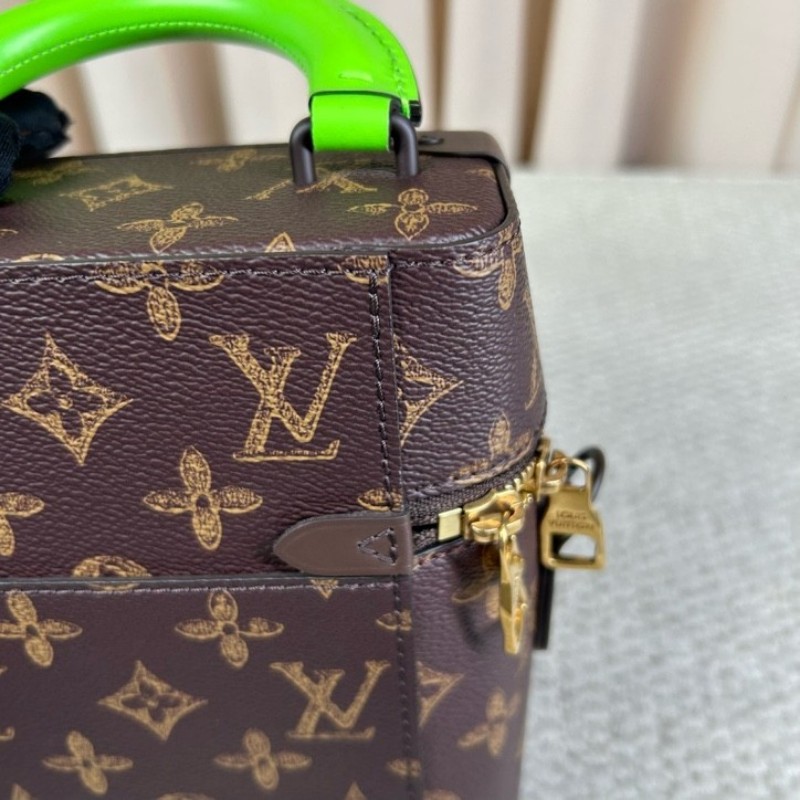 路易威登LV秀款盒子包soft trunk新款限量 有肩帶 可斜挎可單肩可手提 老花獨特設計加上綠色手柄 男女通用 芯片款-22