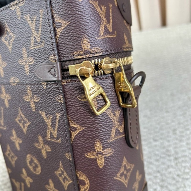 路易威登LV秀款盒子包soft trunk新款限量 有肩帶 可斜挎可單肩可手提 老花獨特設計加上綠色手柄 男女通用 芯片款-23