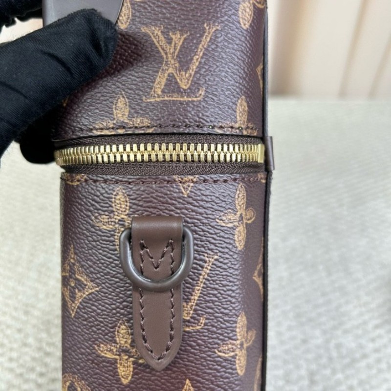 路易威登LV秀款盒子包soft trunk新款限量 有肩帶 可斜挎可單肩可手提 老花獨特設計加上綠色手柄 男女通用 芯片款-24