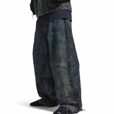 Balenciaga 男士 寬松牛仔褲XS S M L XL碼模特身高 189 CM，所穿尺碼為 S