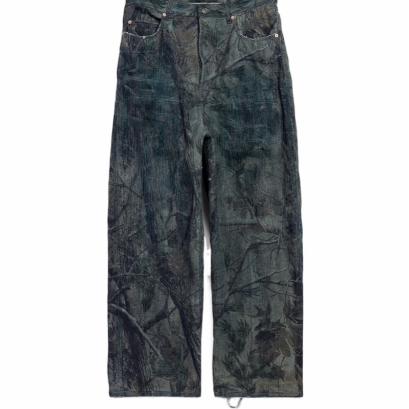 Balenciaga 男士 寬松牛仔褲XS S M L XL碼模特身高 189 CM，所穿尺碼為 S-2