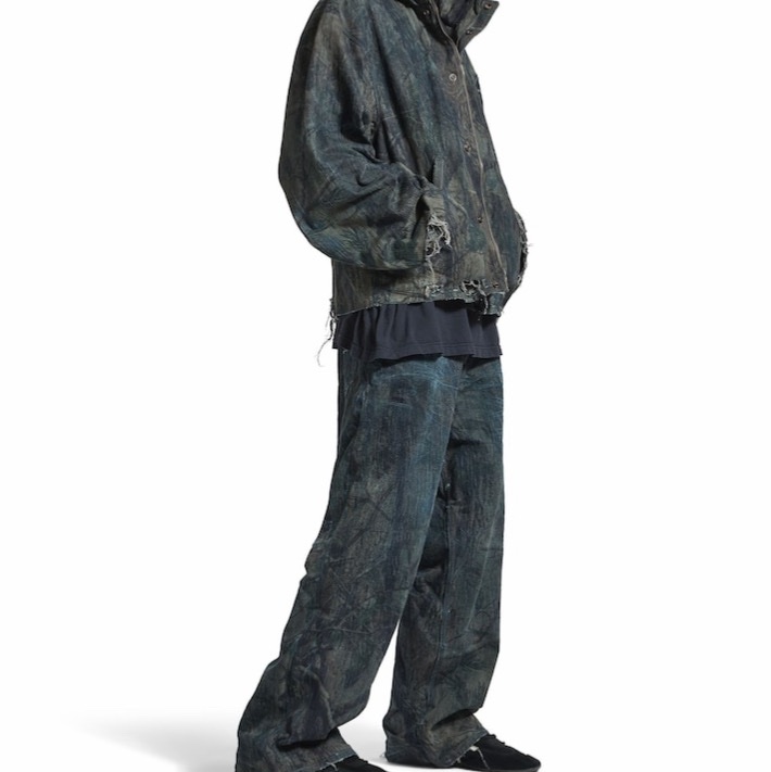 Balenciaga 男士 寬松牛仔褲XS S M L XL碼模特身高 189 CM，所穿尺碼為 S-4