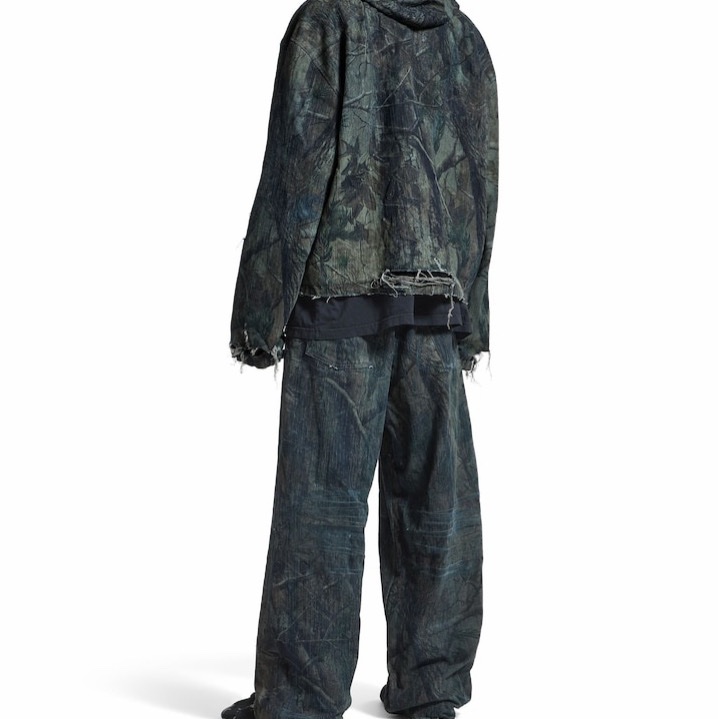 Balenciaga 男士 寬松牛仔褲XS S M L XL碼模特身高 189 CM，所穿尺碼為 S-5