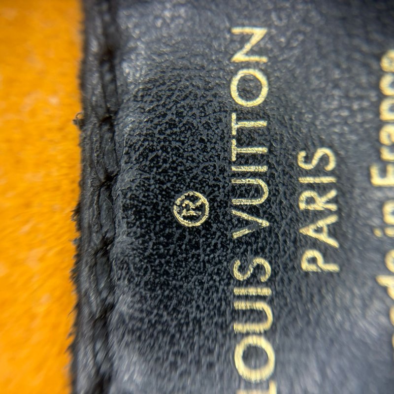 Louis Vuitton On My Side 全粒面牛皮手提包-7
