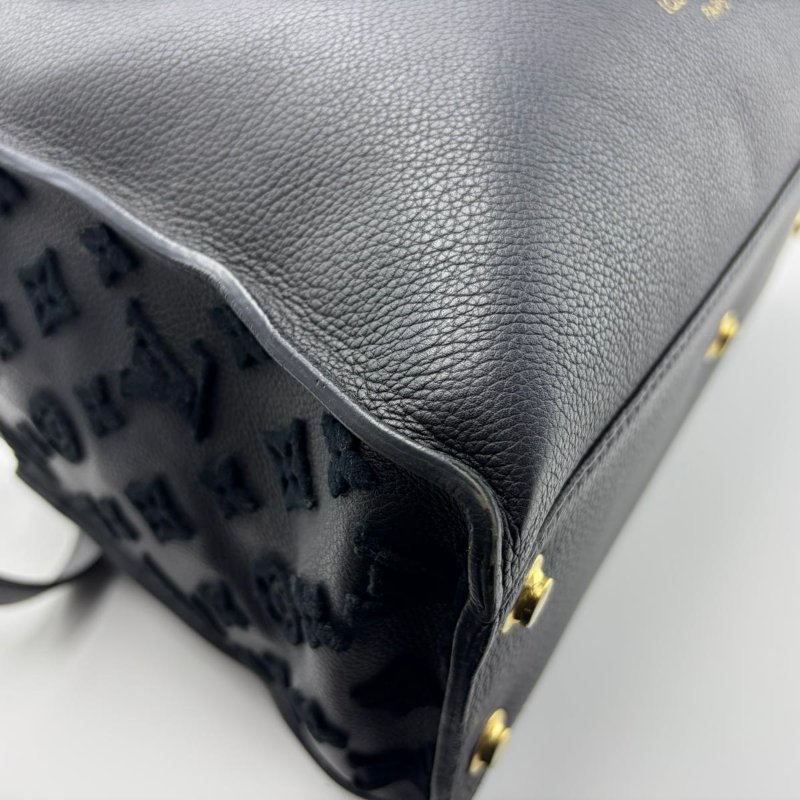 Louis Vuitton On My Side 全粒面牛皮手提包-11