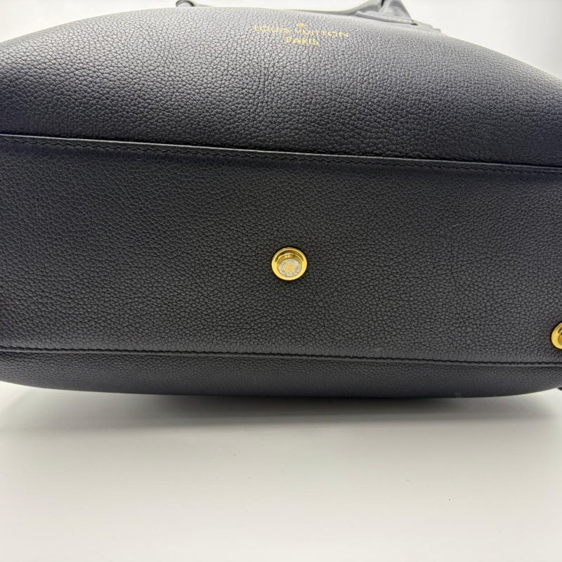 Louis Vuitton On My Side 全粒面牛皮手提包-12