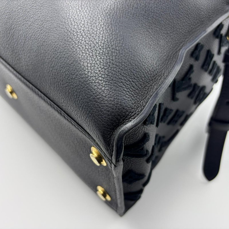 Louis Vuitton On My Side 全粒面牛皮手提包-15