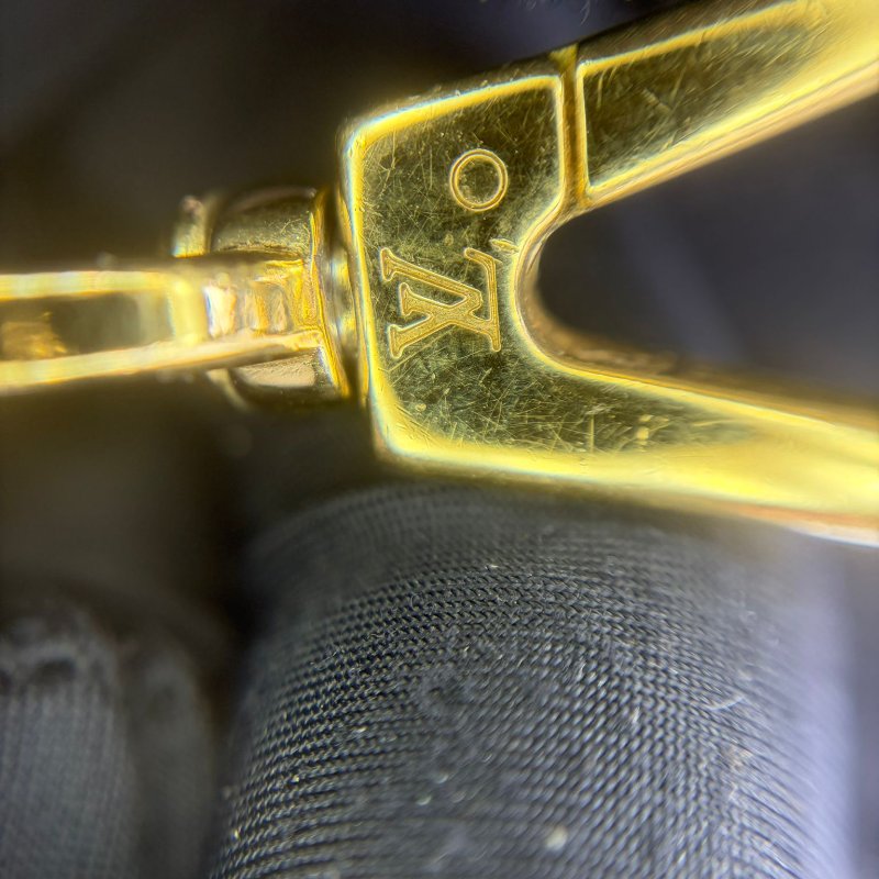 Louis Vuitton On My Side 全粒面牛皮手提包-17