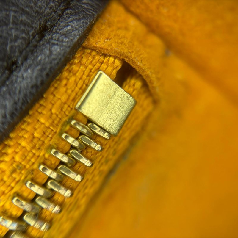 Louis Vuitton On My Side 全粒面牛皮手提包-19